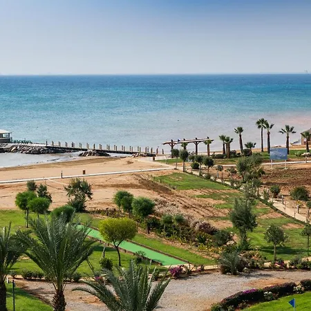 Stylish One Bedroom With Sea Views דירה