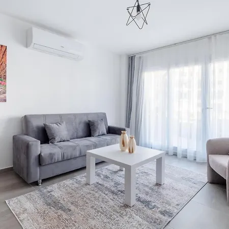 Stylish One Bedroom With Sea Views