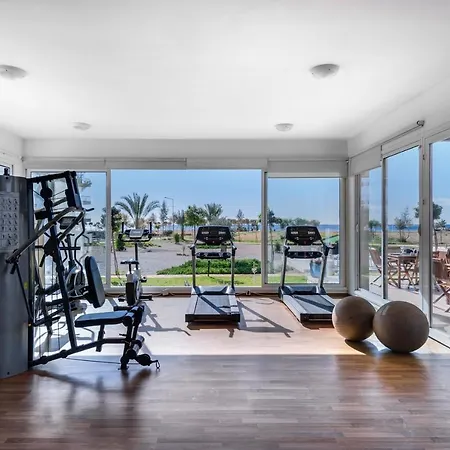 Stylish One Bedroom With Sea Views *