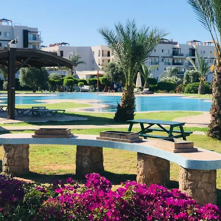 Stylish One Bedroom With Sea Views