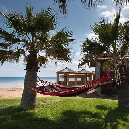 Stylish One Bedroom With Sea Views *